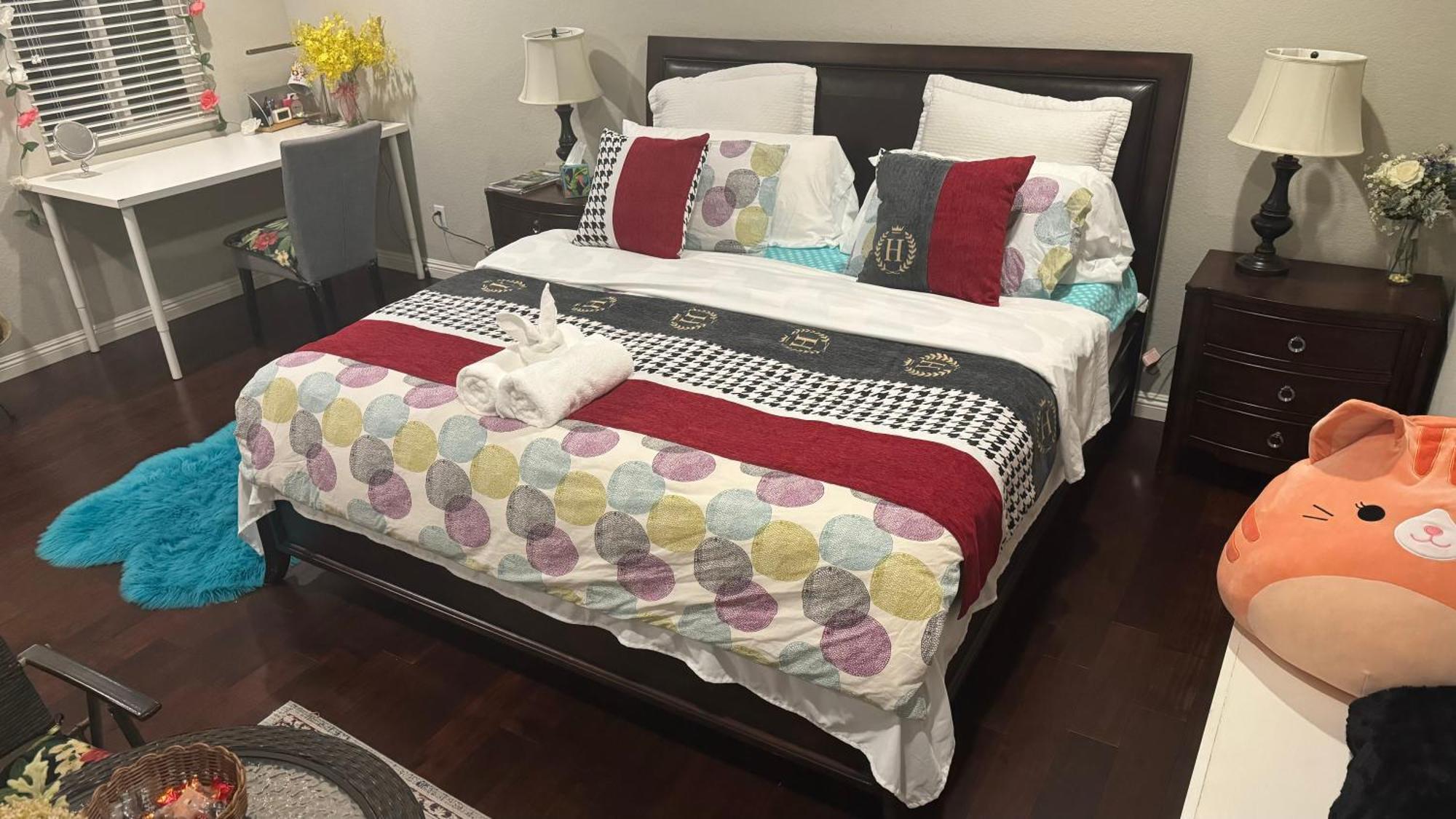 King Bed Big Room Chino Hills Exterior photo